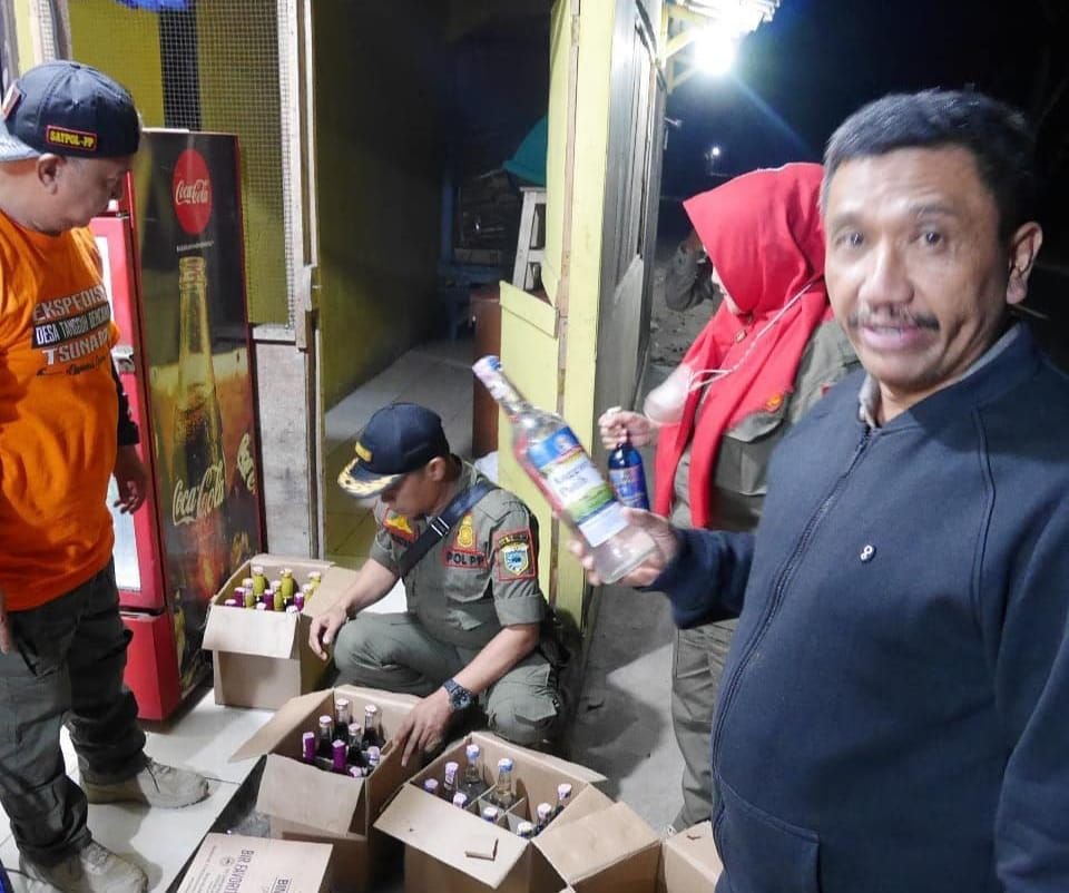 Meresahkan, Satpol PP Pandeglang Sita Puluhan Miras 1 Meresahkan, Satpol PP Pandeglang Sita Puluhan Miras