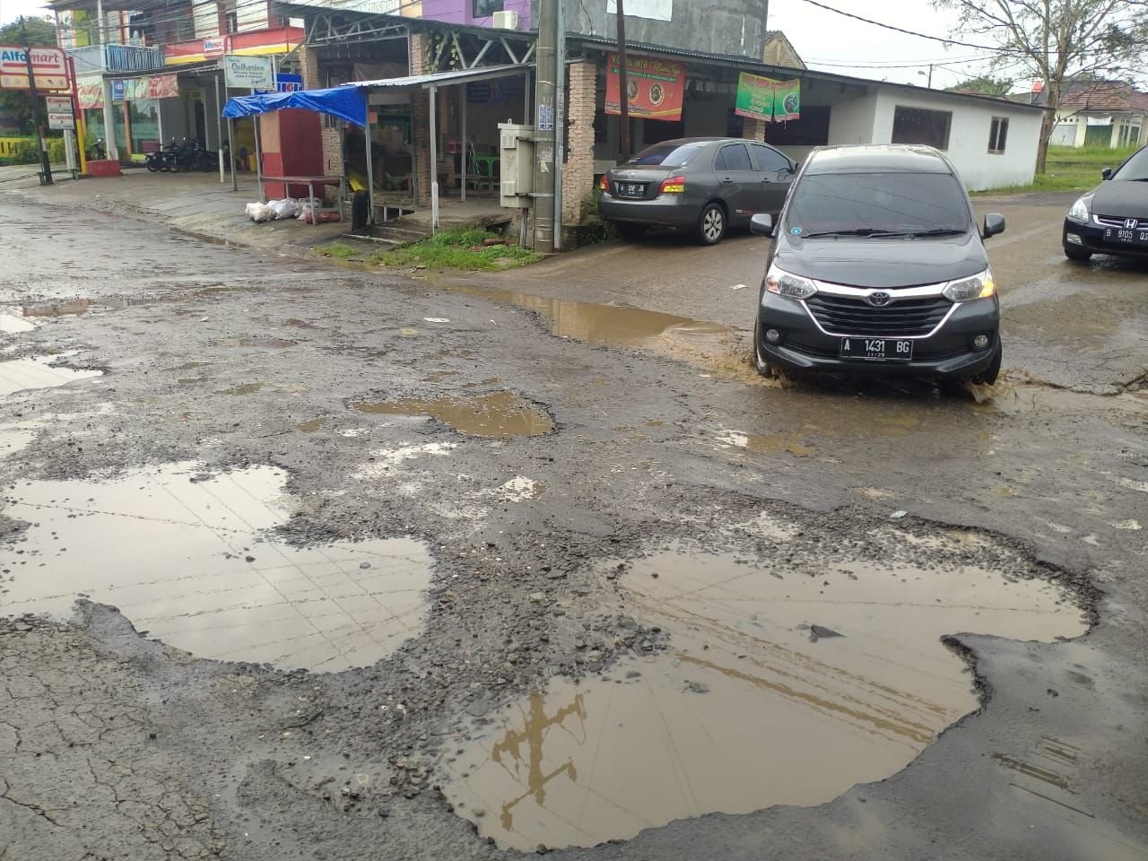 Warga PBA Minta Jalan Perumahannya Segera Diperbaiki 1 Warga PBA Minta Jalan Perumahannya Segera Diperbaiki