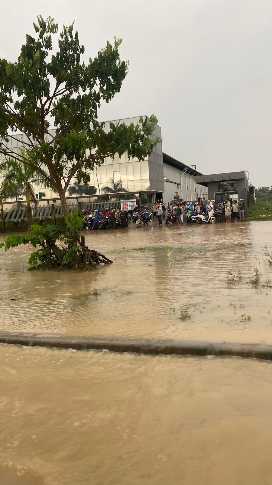 Lima Kecamatan di Kabupaten Serang Terdampak Banjir, Warga Minta Bantuan Pemkab Serang 1 Lima Kecamatan di Kabupaten Serang Terdampak Banjir, Warga Minta Bantuan Pemkab Serang