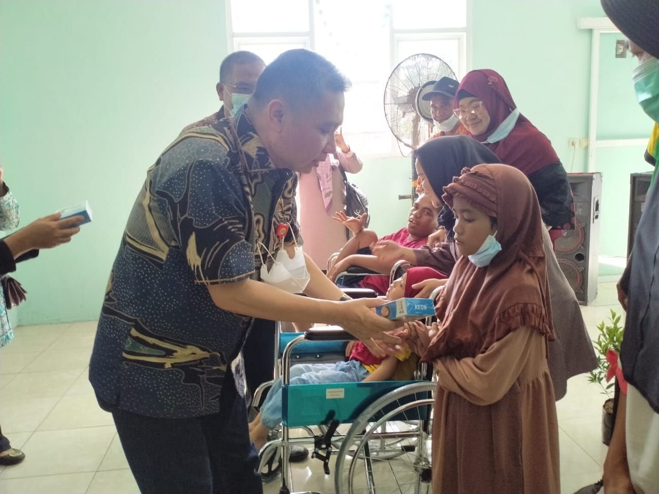69 PMKS di Kota Serang Terima Bantuan Alat Bantu dan Perlengkapan Sekolah 2 69 PMKS di Kota Serang Terima Bantuan Alat Bantu dan Perlengkapan Sekolah