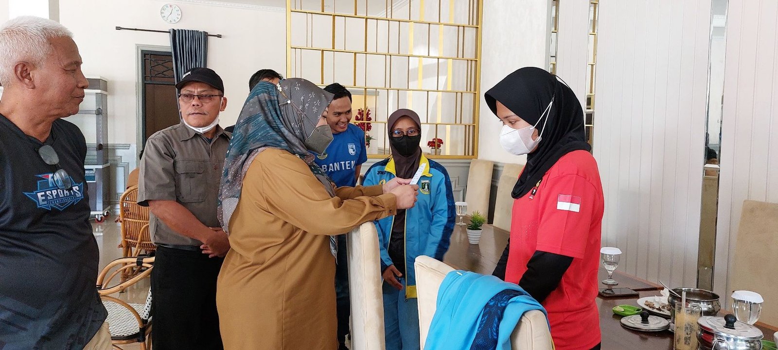 Raih Medali di PON Papua, Empat Atlet Pandeglang Bonus dari Bupati 9 Raih Medali di PON Papua, Empat Atlet Pandeglang Bonus dari Bupati