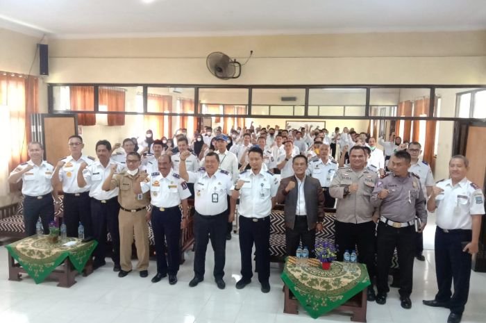 Sopir Angkot hingga Pelajar di Kabupaten Serang Diajari Tertib Berlalulintas 1 Sopir Angkot hingga Pelajar di Kabupaten Serang Diajari Tertib Berlalulintas