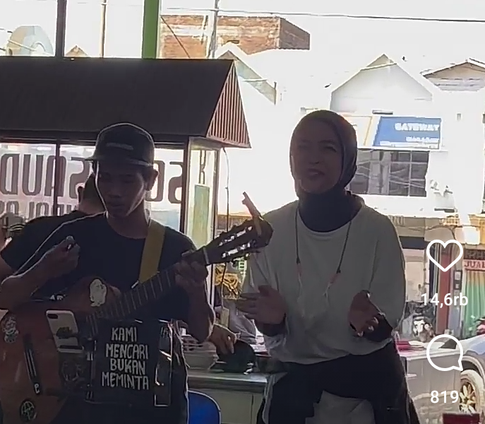Viral Pengamen Nyanyi Bareng Kotak Tantri Syalindri, Netizen: Gokiiiiilll