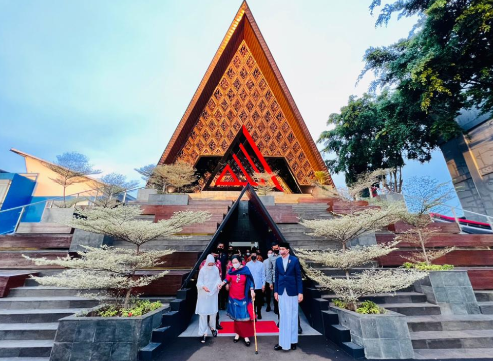 Jokowi Resmikan Masjid At-Taufiq, Kenang Tokoh Nasionalis dan Religius