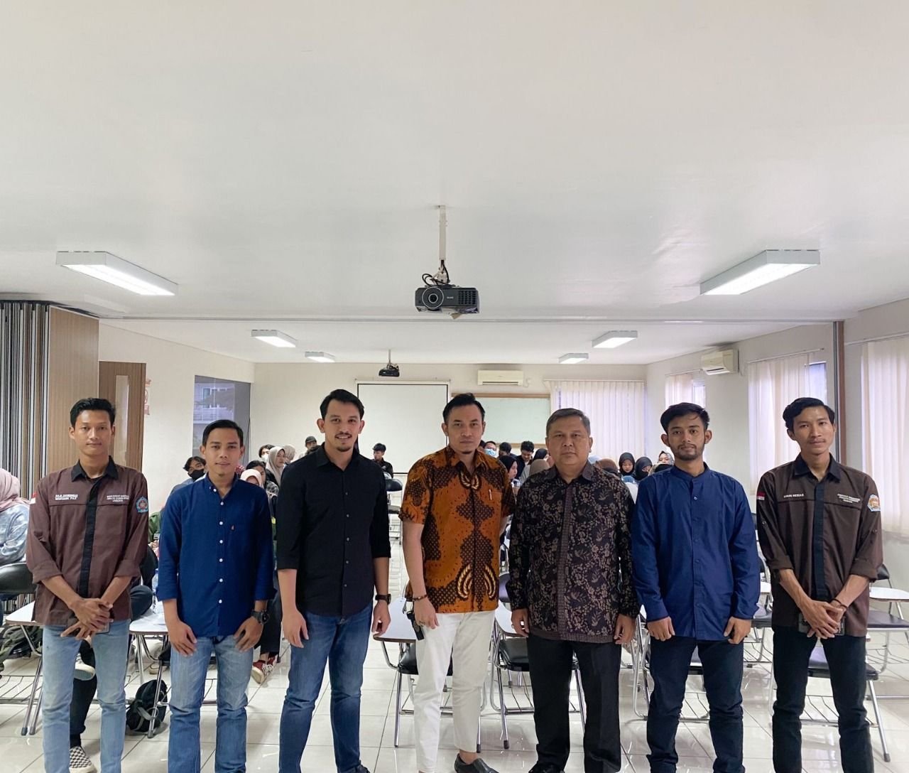 Revolusi 5.0, BEM FEB-KIP Unsera Ingatkan Pemuda Tak Lupakan Pancasila Lewat Seminar 6 Revolusi 5.0, BEM FEB-KIP Unsera Ingatkan Pemuda Tak Lupakan Pancasila Lewat Seminar