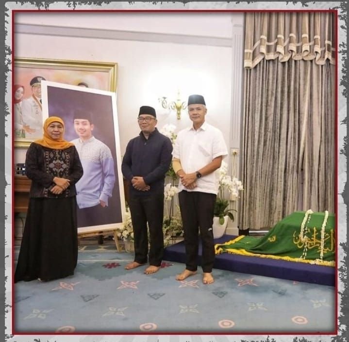 Ganjar Pranowo dan Khofifah Indar Parawansa Melayat Eril 3 Ganjar Pranowo dan Khofifah Indar Parawansa Melayat Eril