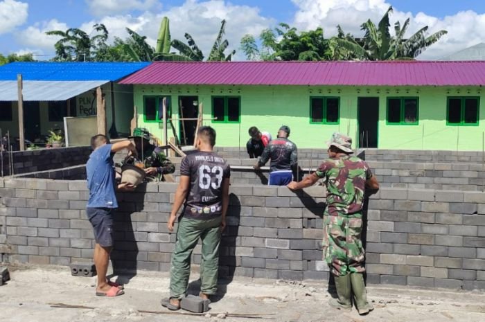 PLN Manfaatkan FABA PLTU Ropa untuk Bedah Rumah Prajurit TNI KODIM 1603 Sikka