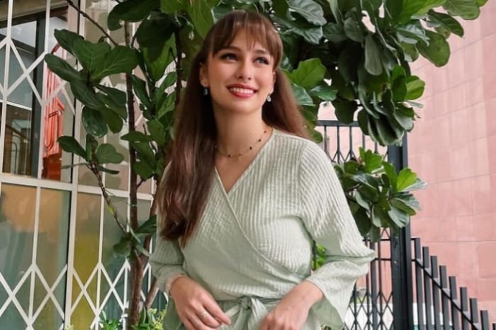 Potret Cantik Anna Jobling Pemeran Utama Melur Untuk Firdaus Saat Memakai Hijab 6 Potret Cantik Anna Jobling Pemeran Utama Melur Untuk Firdaus Saat Memakai Hijab