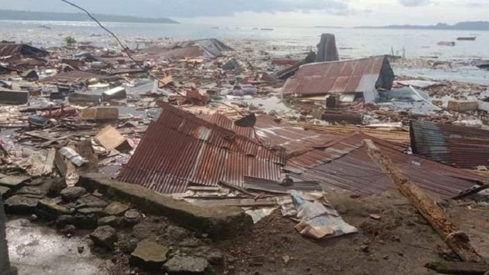 KONDISI TERKINI Abrasi di Amurang, Pesisir Pantai Minahasa Porak-poranda