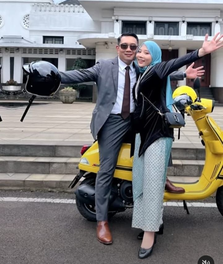 Rayakan Kelulusan Zara, Ridwan Kamil Keliling Kota Bandung Naik Motor dan Makan Es Krim