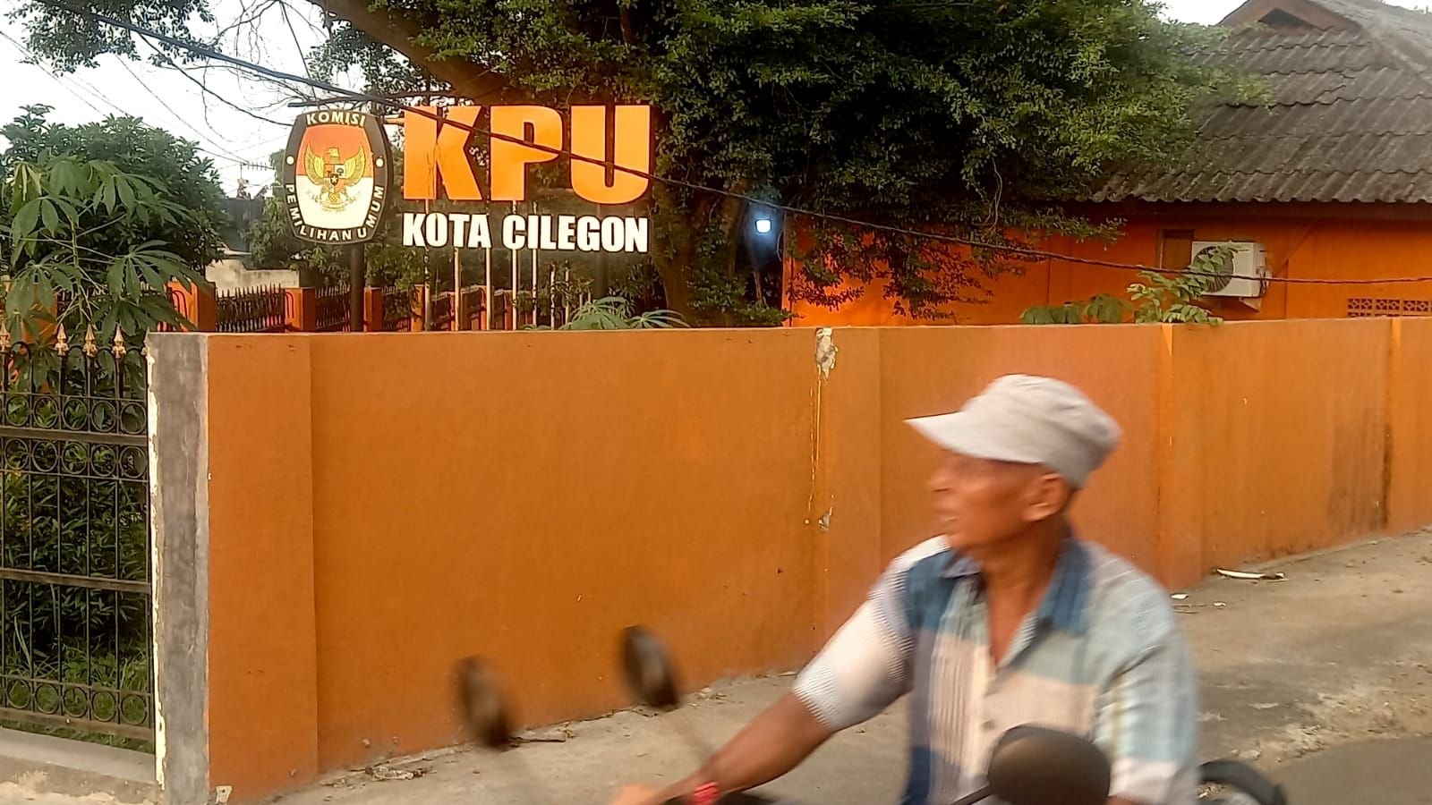 KPU Kota Cilegon Buka Pendaftaran Pemantau Pilkada 2024, Wajib Lampirkan Pernyataan Ini 3 KPU Kota Cilegon Buka Pendaftaran Pemantau Pilkada 2024, Wajib Lampirkan Pernyataan Ini