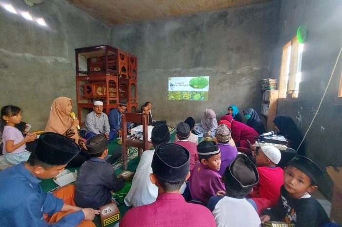 Budidaya Sayur Metode Hidroponik, Cara PPM Untirta Tingkatkan Mutu Santri