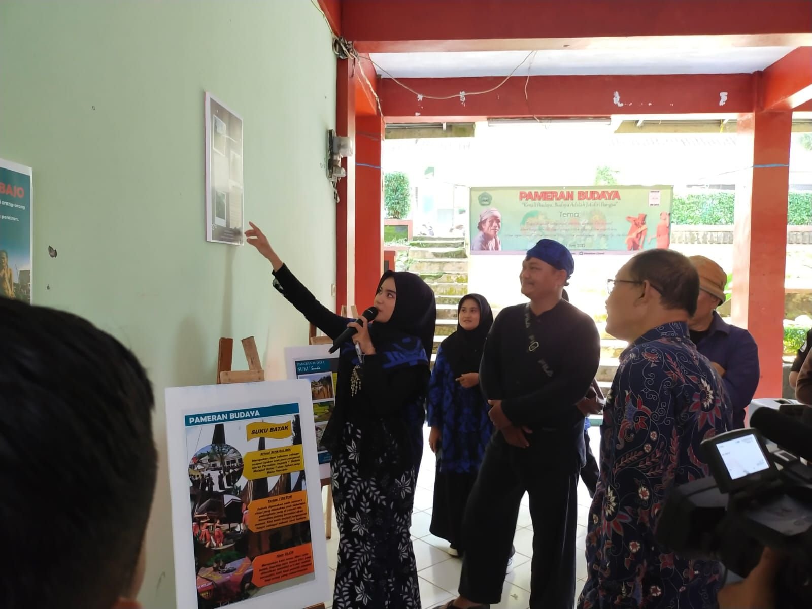 Pameran Budaya Mahasiswa Ikom Bikin Dekan Fakultas FHS Unma Takjub 1 Pameran Budaya Mahasiswa Ikom Bikin Dekan Fakultas FHS Unma Takjub