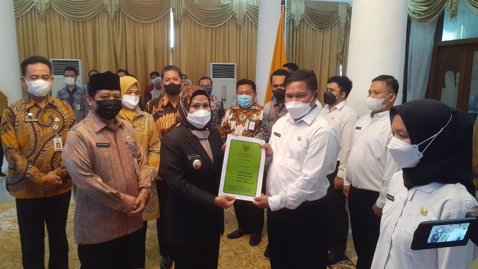 Serahkan SK, Bupati Serang Minta PNS Ramah dan Sopan Melayani Masyarakat 1 Serahkan SK, Bupati Serang Minta PNS Ramah dan Sopan Melayani Masyarakat