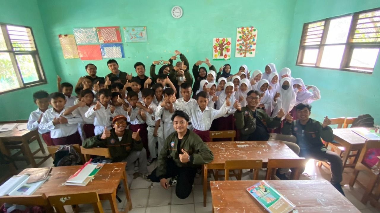 Cinta Lingkungan, Mahasiswa Unsera Ajak Murid SD Olah Sampah 5 Cinta Lingkungan, Mahasiswa Unsera Ajak Murid SD Olah Sampah