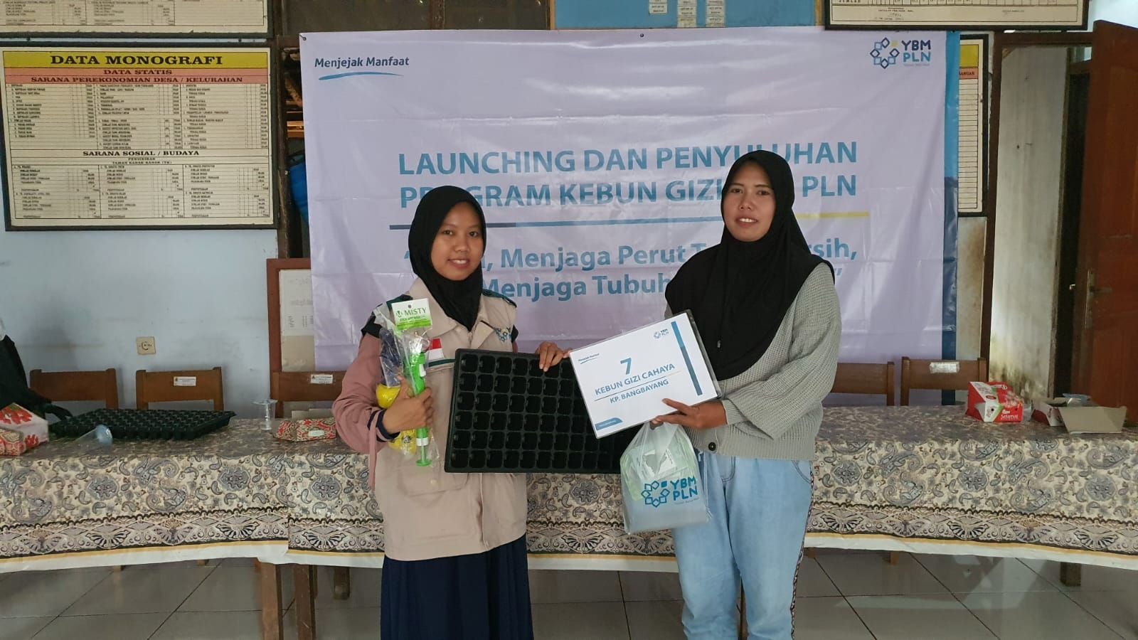 Berdayakan Dhuafa Desa Barunai, YBM PLN UID Banten Buat Kebun Gizi Bidan Cahaya 1 Berdayakan Dhuafa Desa Barunai, YBM PLN UID Banten Buat Kebun Gizi Bidan Cahaya