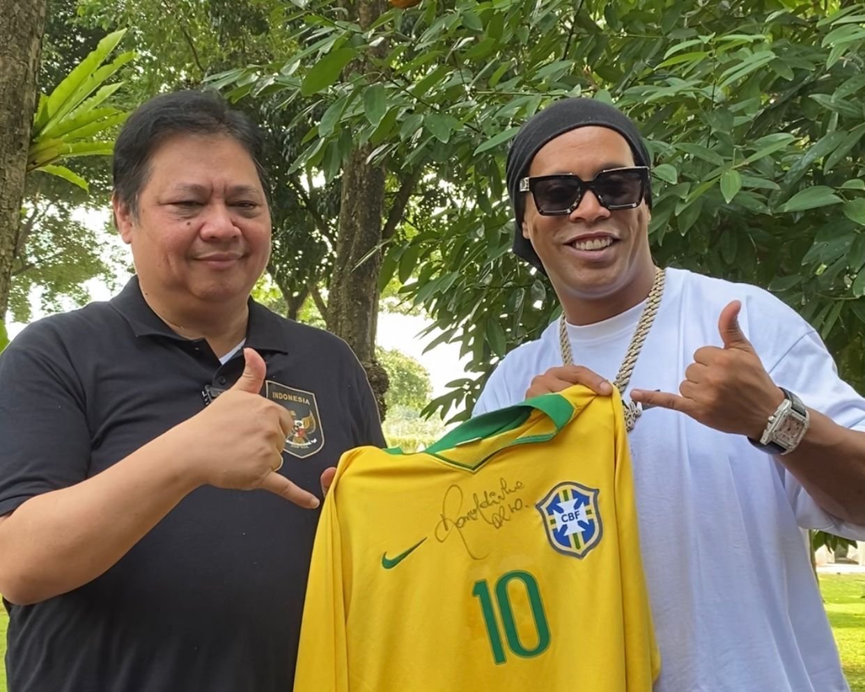 Menko Airlangga Berbincang Hangat Seputar Dunia Sepakbola dan Karier Ronaldinho 1 Menko Airlangga Berbincang Hangat Seputar Dunia Sepakbola dan Karier Ronaldinho