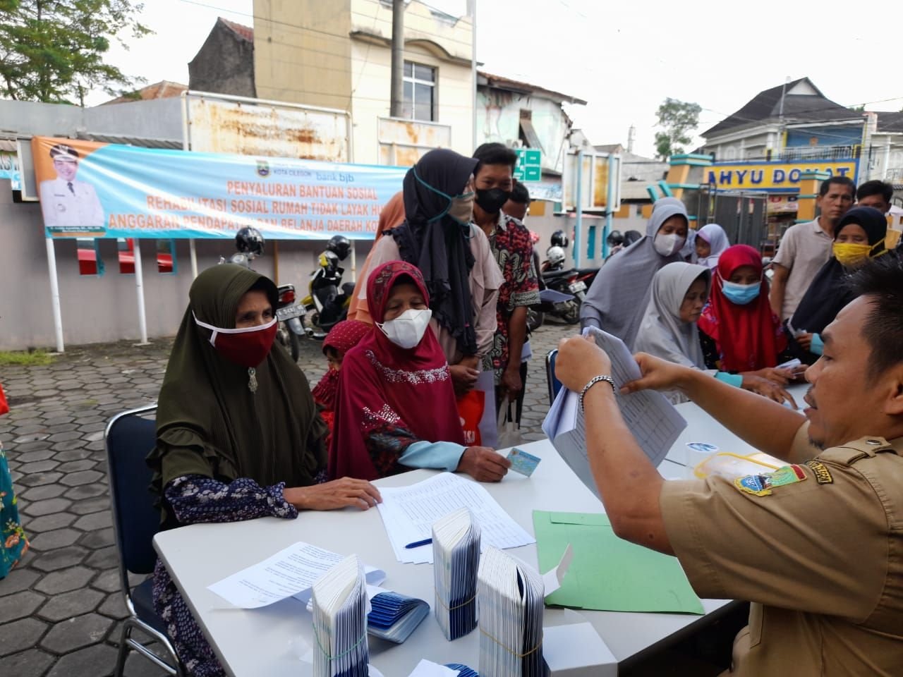 Kantor Dinsos Cilegon Mendadak Diserbu Warga, Ini yang Terjadi 1 Kantor Dinsos Cilegon Mendadak Diserbu Warga, Ini yang Terjadi