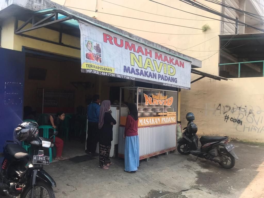 Rumah Makan Padang Navid Kota Cilegon Tawarkan Harga Masakan Terjangkau di Tengah Kenaikan Bahan Pokok 1 Rumah Makan Padang Navid Kota Cilegon Tawarkan Harga Masakan Terjangkau di Tengah Kenaikan Bahan Pokok