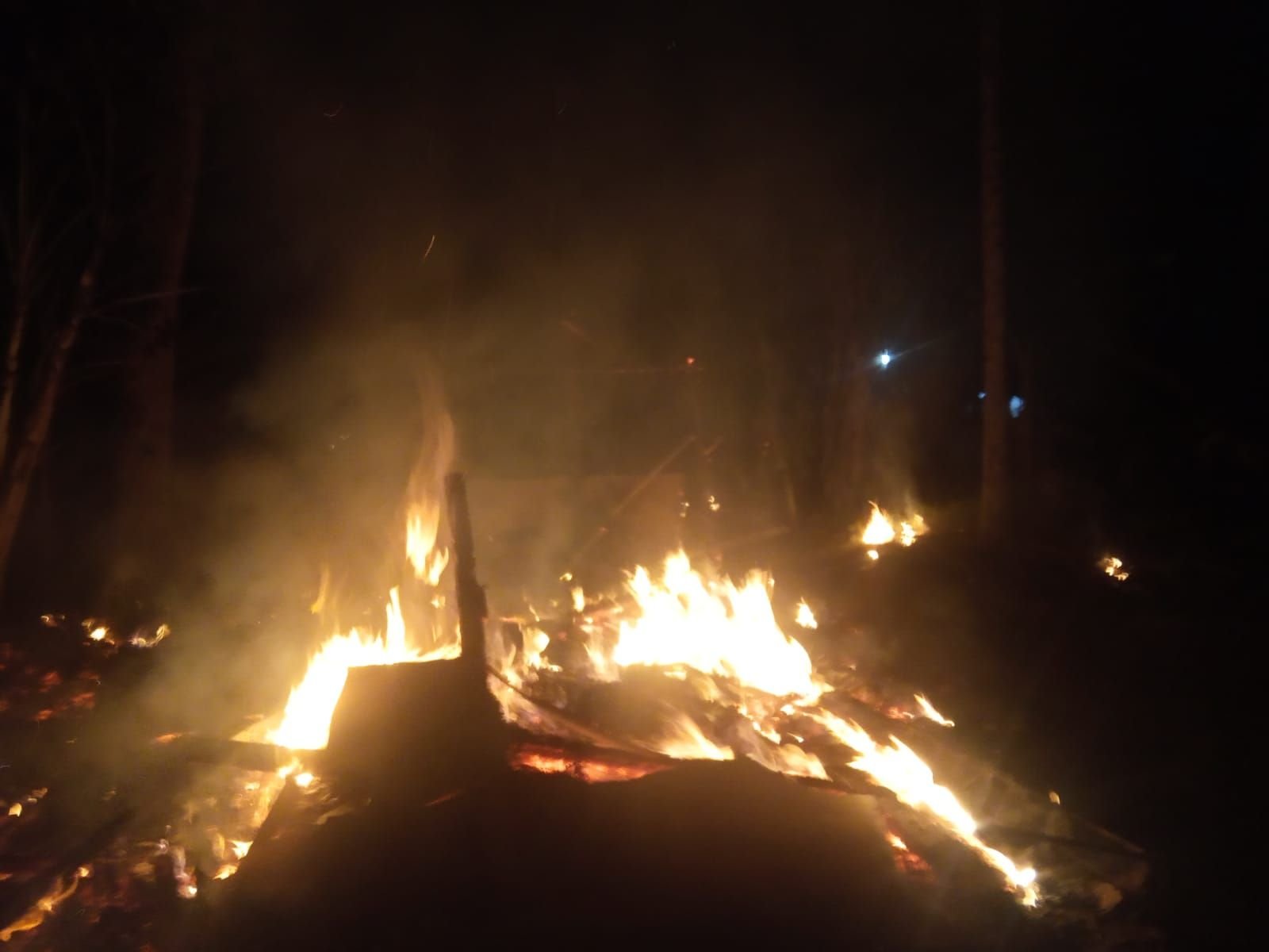 Rumah Warga Ciomas Tengah Pandeglang Ludes Terbakar 1 Rumah Warga Ciomas Tengah Pandeglang Ludes Terbakar