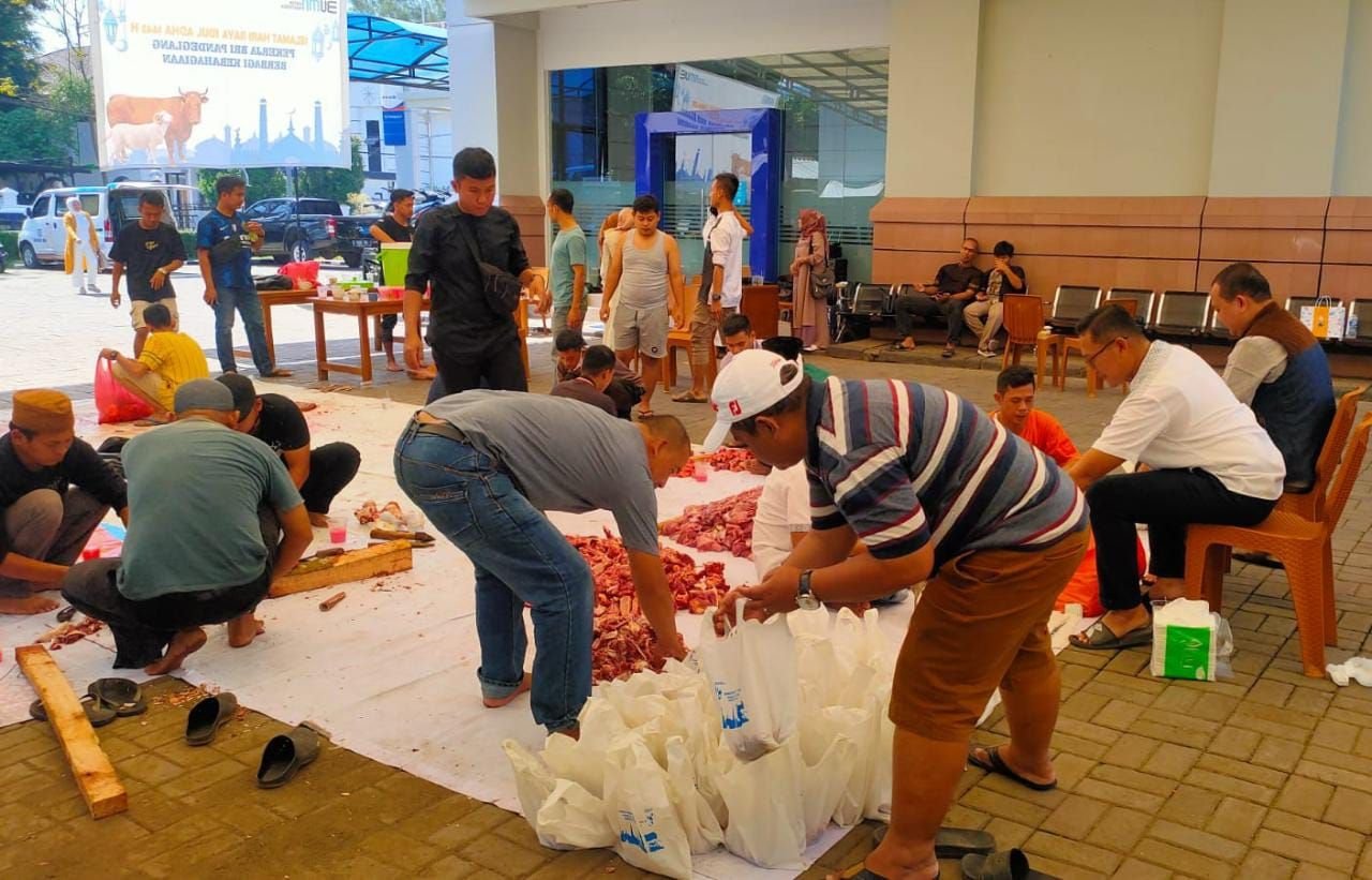 BRI Cabang Pandeglang Berbagi Daging Kurban Idul Adha 1 BRI Cabang Pandeglang Berbagi Daging Kurban Idul Adha