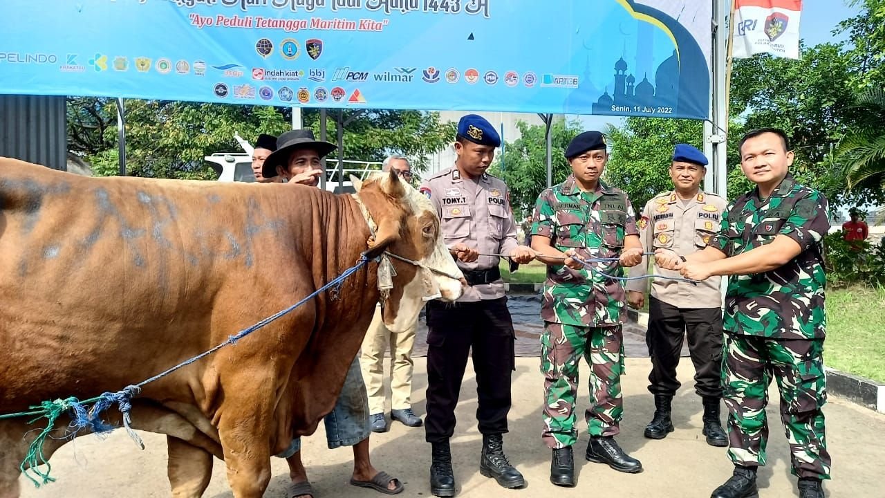 Ditpolairud Polda Banten dan Lanal Banten Salurkan Daging ke Pulau Terluar 8 Ditpolairud Polda Banten dan Lanal Banten Salurkan Daging ke Pulau Terluar