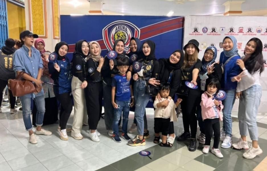 Pesona WAGs Pemain Arema FC Dibalik Final Piala Presiden Leg 1 Melawan Borneo FC 1 Pesona WAGs Pemain Arema FC Dibalik Final Piala Presiden Leg 1 Melawan Borneo FC