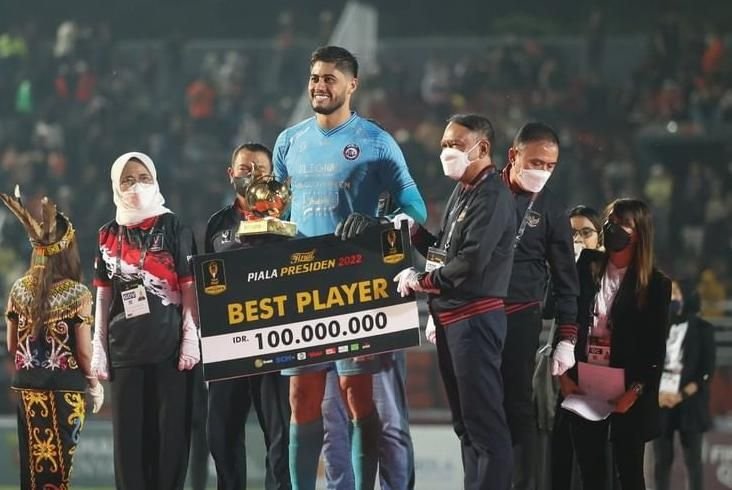Adilson Maringa Pemain Terbaik Piala Presiden 2022, Gawang Arema Enam Kali Clean Sheet 1 Adilson Maringa Pemain Terbaik Piala Presiden 2022, Gawang Arema Enam Kali Clean Sheet