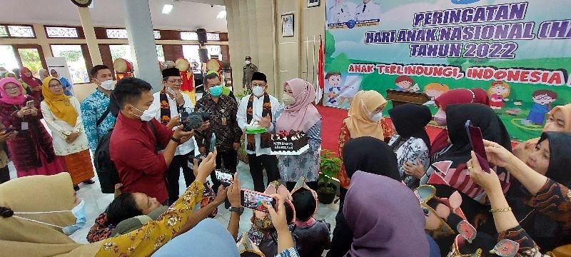 Bupati Irna Rayakan Ulang Tahun ke 51 Dengan Ribuan Anak-anak 7 Bupati Irna Rayakan Ulang Tahun ke 51 Dengan Ribuan Anak-anak