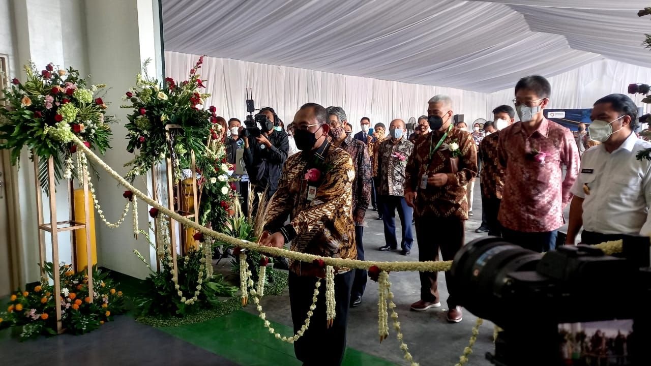 Pabrik Polyester Film Berkapasitas 25.000 Ton Diresmikan di Cilegon 5 Pabrik Polyester Film Berkapasitas 25.000 Ton Diresmikan di Cilegon