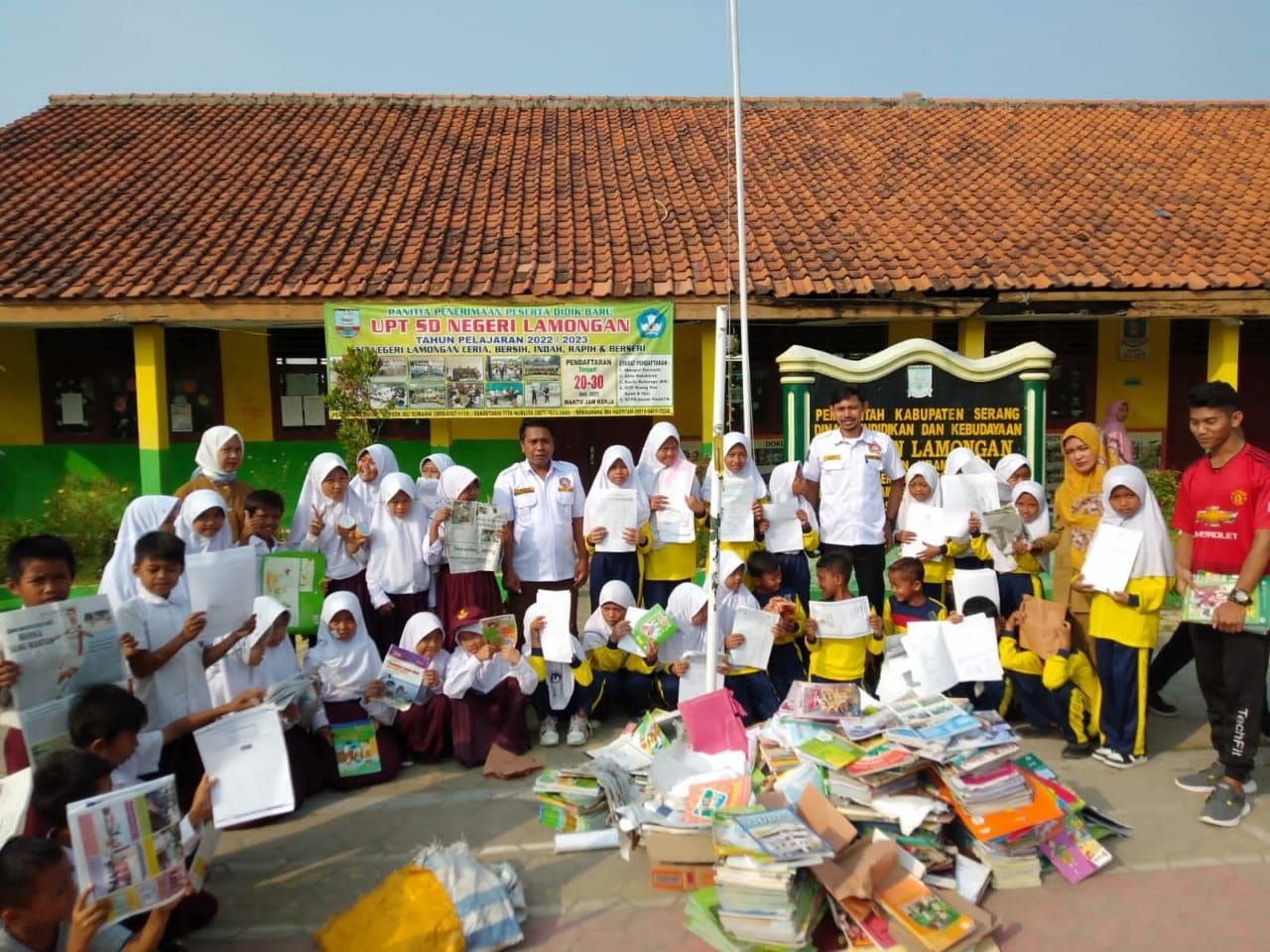 Siswa SD di Kramatwatu Kabupaten Serang Diajarkan Memanfaatkan Limbah Kertas 1 Siswa SD di Kramatwatu Kabupaten Serang Diajarkan Memanfaatkan Limbah Kertas