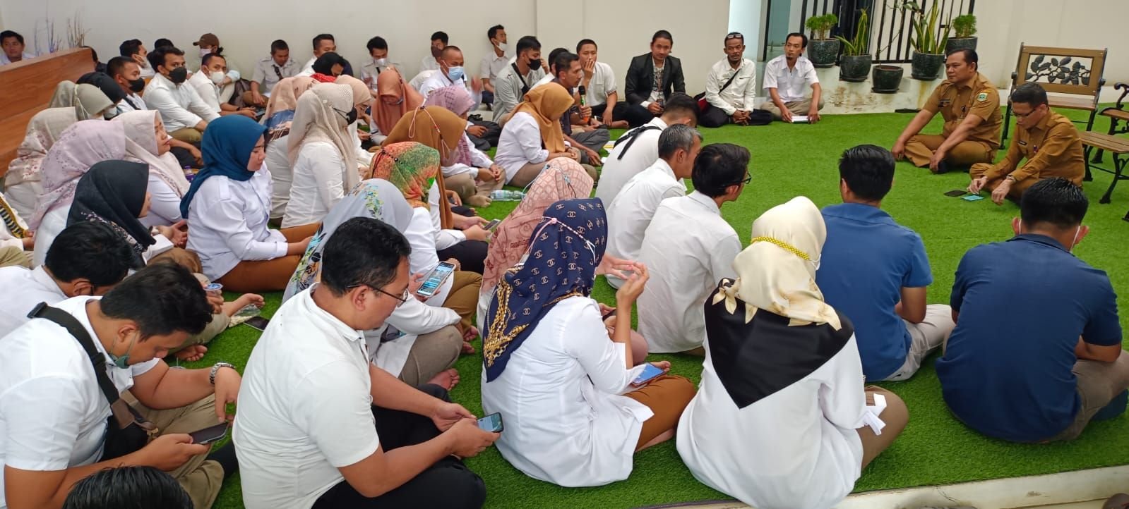 Pertanyakan Status dan Kesejahteraan, Puluhan Honorer Provinsi Banten Ramai-ramai Geruduk Kantor BKD Banten