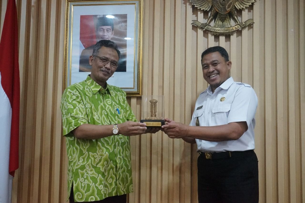 Jemput Bola Bantu UMKM, KemenkopUKM RI Acungkan Jempol untuk Sanuji 