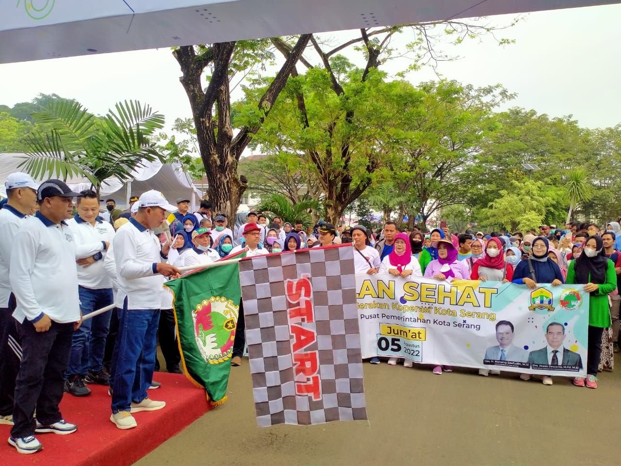 5 Contoh Yel Yel Gerak Jalan Hari Kemerdekaan Indonesia ke 77, Singkat, Lucu dan Meriah 1 1.000 Orang Ikut Gerak Jalan Sehat Meriahkan Harkopnas ke-75 Tingkat Kota Serang