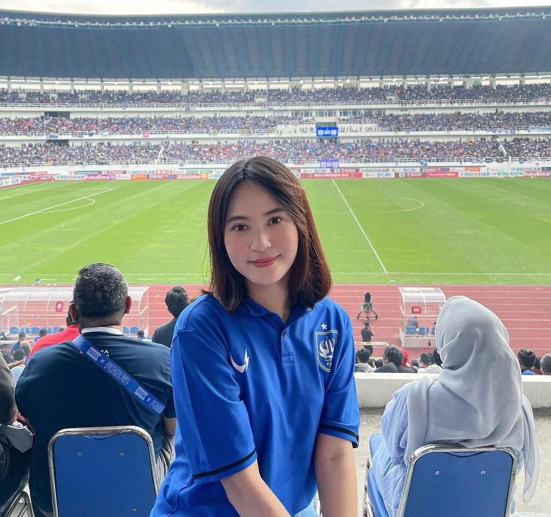 Potret Vivi Novika Mantan Pacar Alfeandra Dewangga, Paras Cantiknya Hiasi Tribun Jatidiri