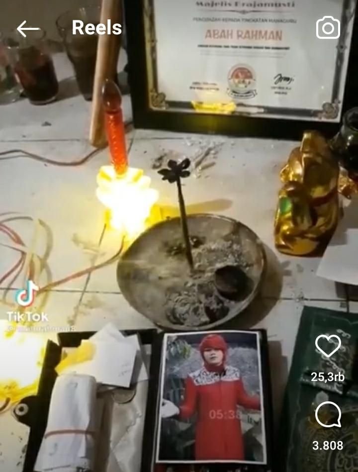 Viral Dukun Berserfikat Minta Bantuan Gaib Untuk Melawan Pesulap Merah, Netizen Tanyakan Ini 9 Viral Dukun Berserfikat Minta Bantuan Gaib Untuk Melawan Pesulap Merah, Netizen Tanyakan Ini