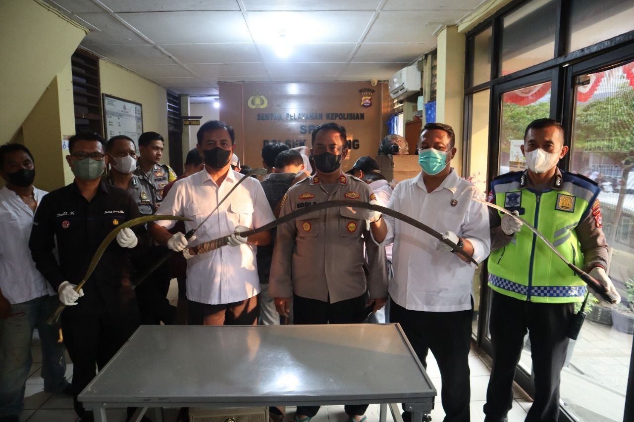 Hendak Tawuran Dengan Sajam, 9 Pelajar Diamankan 1 Hendak Tawuran Dengan Sajam, 9 Pelajar Diamankan