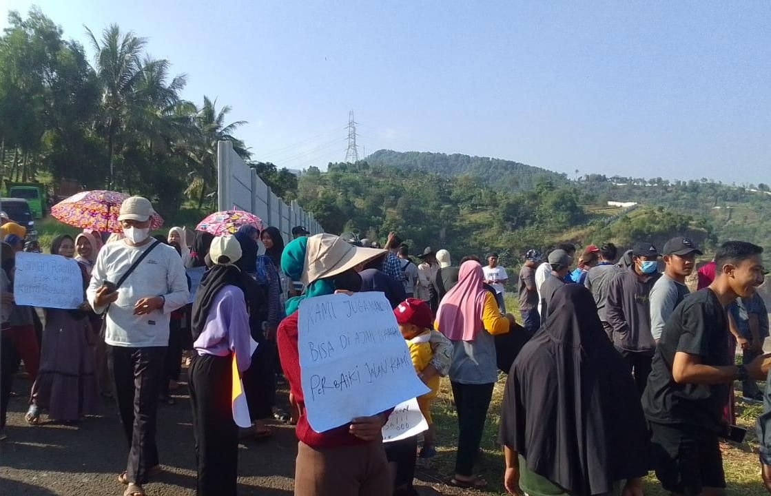 Warga Lebak Gede Kota Cilegon Minta Akses Jalan Baru Tak Terlalu Curam 1 Warga Lebak Gede Kota Cilegon Minta Akses Jalan Baru Tak Terlalu Curam