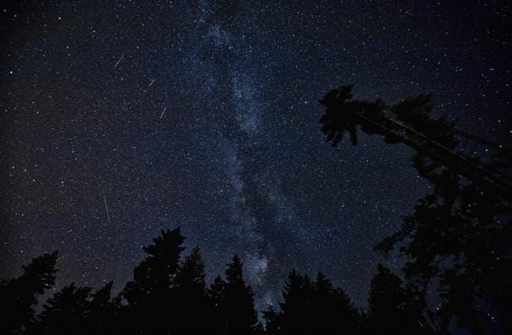Langit Malam 13-14 Agustus 2022 Akan Terang Menyala Seperti Kembang Api Berkat Hujan Meteor Perseid 3 Langit Malam 13-14 Agustus 2022 Akan Terang Menyala Seperti Kembang Api Berkat Hujan Meteor Perseid