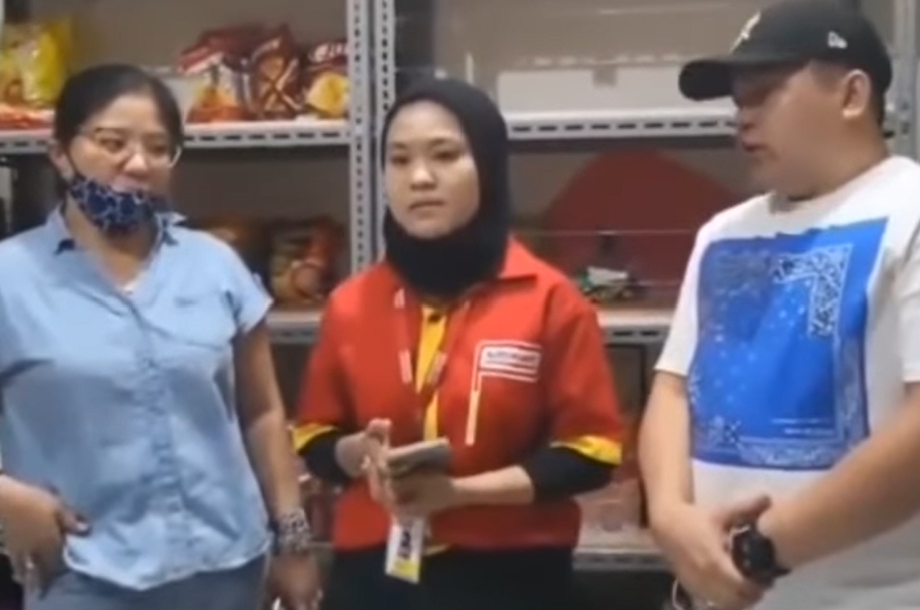 KRONOLOGI Perselisihan Ibu Pengendara Mobil Mercy dan Pegawai Alfamart, Sampai Bawa Kuasa Hukum!