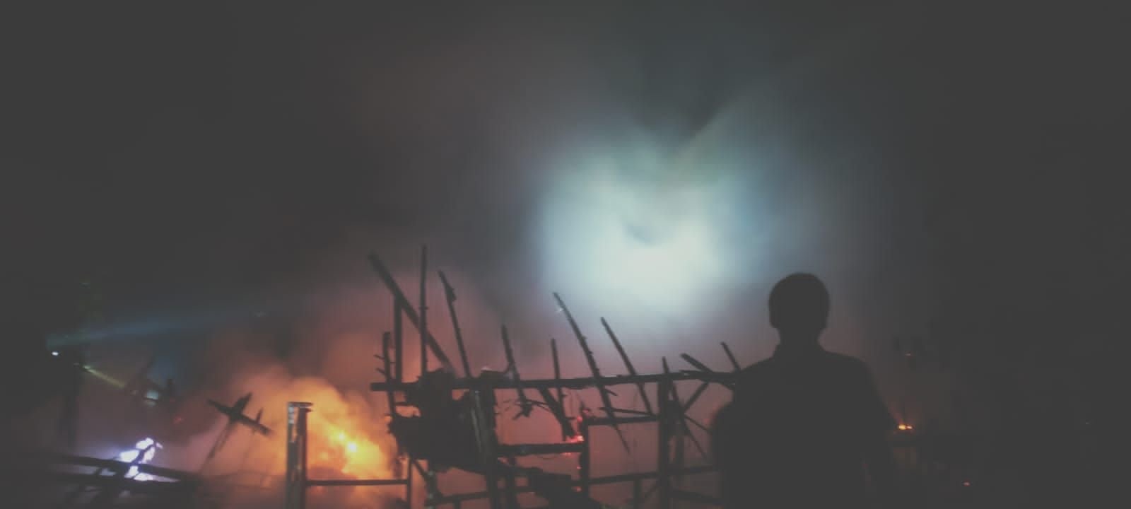 Kebakaran Besar Menghanguskan Empat Rumah Warga Kelurahan Cijoro 6 Kebakaran Besar Menghanguskan Empat Rumah Warga Kelurahan Cijoro