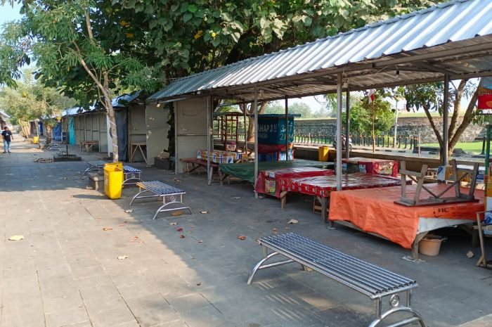 Judulnya Ruang Terbuka, Kanal Surosowan Banten Lama Kini Justru Dipenuhi Kios PKL Berdempetan 2 Judulnya Ruang Terbuka, Kanal Surosowan Banten Lama Kini Justru Dipenuhi Kios PKL Berdempetan