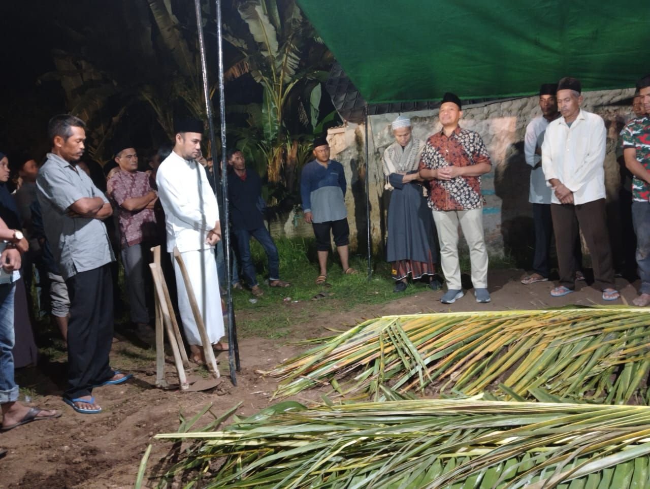 Hadiri Pemakaman Pasutri Korban Kecelakaan di JLS Cilegon, Sanuji: Saya Siap Jadi Bapak Asuh untuk Anaknya