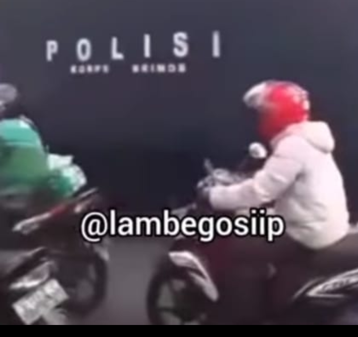Video Detik-detik Mobil Polisi Diteriaki 'Ferdy Sambo' Wujud Kekecewaan Warga Viral 1 Video Detik-detik Mobil Polisi Diteriaki 'Ferdy Sambo' Wujud Kekecewaan Warga Viral
