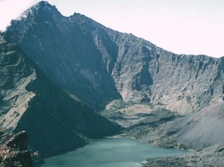 Nasib Pendaki Israel yang Terjatuh di Puncak Gunung Rinjani Belum Diketahui, Evakuasi Mulai Disiapkan
