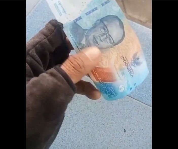 Isi Bensin Pakai Uang Baru Tahun Emisi 2022, Warga Lampung Ditolak Petugas SPBU Pertamina dengan Alasan Ini 1 Isi Bensin Pakai Uang Baru Tahun Emisi 2022, Warga Lampung Ditolak Petugas SPBU Pertamina dengan Alasan Ini