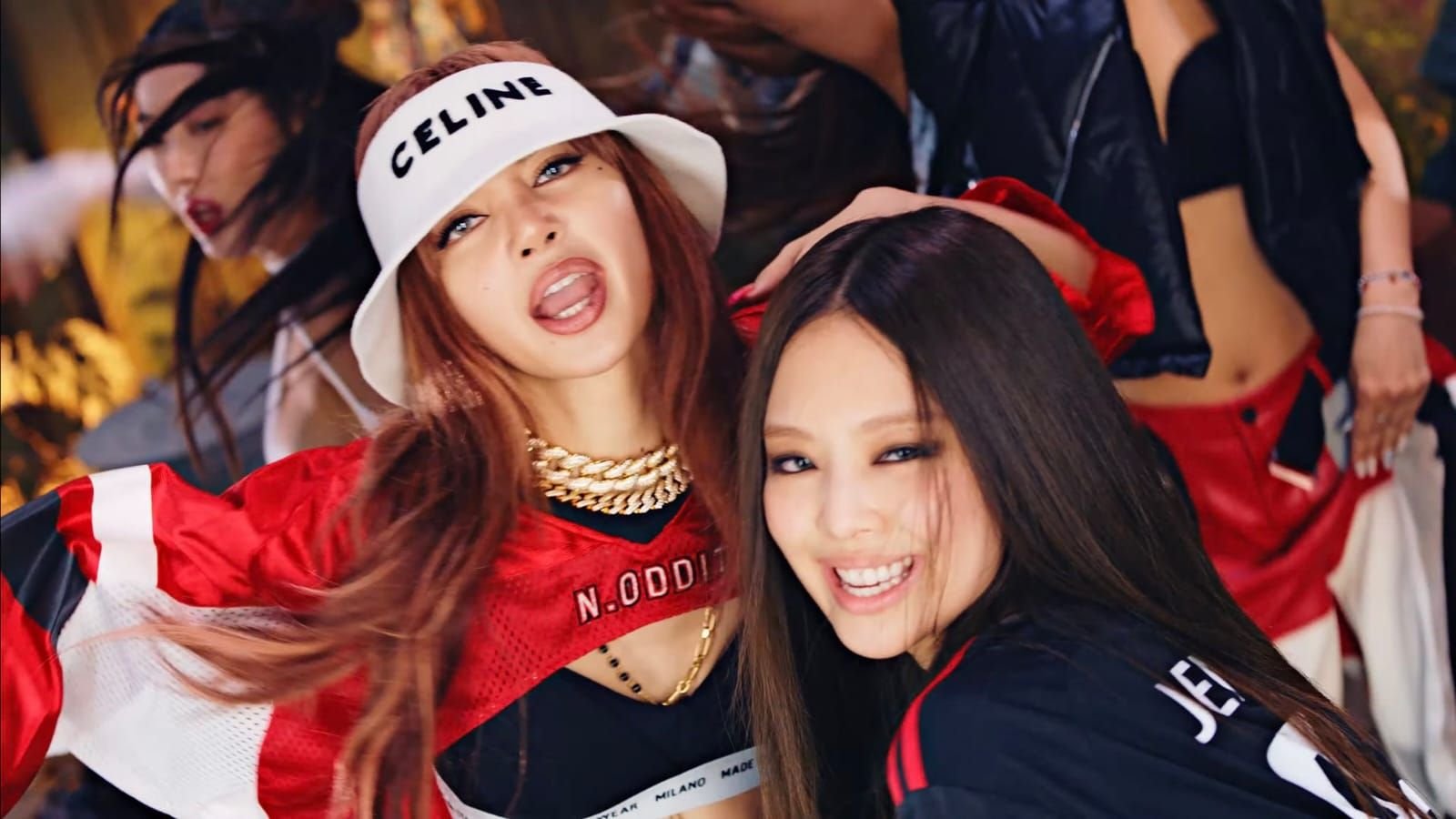 Tarian yang Tersembunyi dalam MV Pink Venom BLACKPINK Ternyata Punya Arti, Begini Penampilan Lisa dkk 1 Tarian yang Tersembunyi dalam MV Pink Venom BLACKPINK Ternyata Punya Arti, Begini Penampilan Lisa dkk