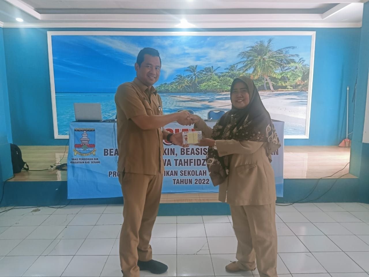 Pemkab Salurkan Beasiswa Senilai Rp900 Juta untuk Siswa Miskin, Berprestasi dan Tahfidz 1 Pemkab Salurkan Beasiswa Senilai Rp900 Juta untuk Siswa Miskin, Berprestasi dan Tahfidz