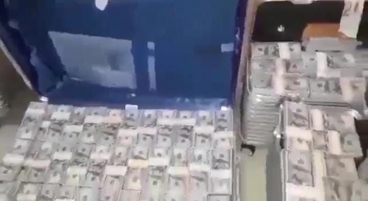 Mencengangkan! Bukan Rupiah Tapi Dollar, Opposite090192 Ungkap Uang 900 Miliar di Rumah Irjen Ferdy Sambo 3 Mencengangkan! Bukan Rupiah Tapi Dollar, Opposite090192 Ungkap Uang 900 Miliar di Rumah Irjen Ferdy Sambo