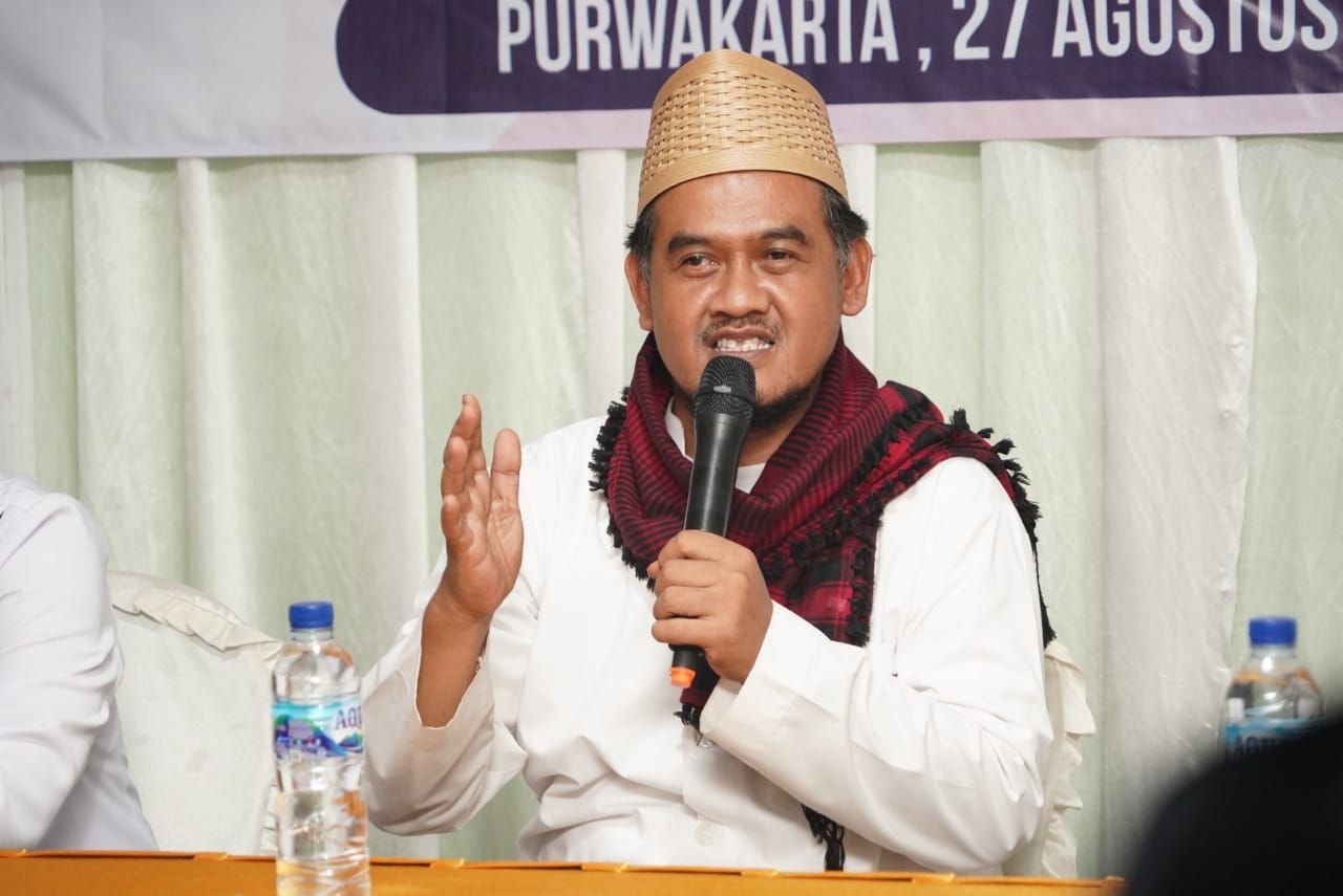 Dukung Airlangga Capres, Kiai Aos: Banyak Kerja, tak Suka Pencitraan 1 Dukung Airlangga Capres, Kiai Aos: Banyak Kerja, tak Suka Pencitraan